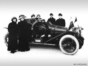 800px-Russo-balt_s24-55_ralli_monte-karlo_1